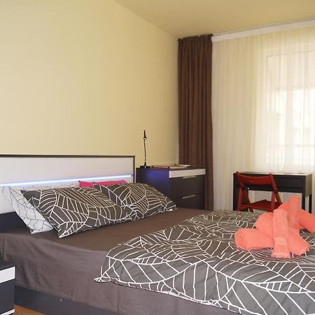 Spacious 2Bdr - Free Parking - Walk Everywhere - 300 Mbps Wifi Βάρνα Εξωτερικό φωτογραφία