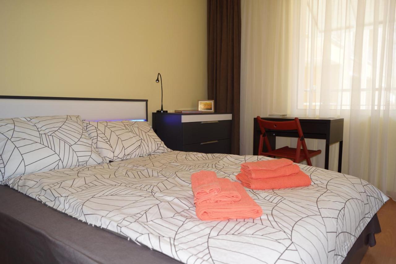 Spacious 2Bdr - Free Parking - Walk Everywhere - 300 Mbps Wifi Βάρνα Εξωτερικό φωτογραφία